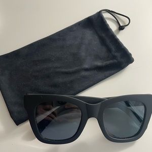 Quay Black Sunnies!